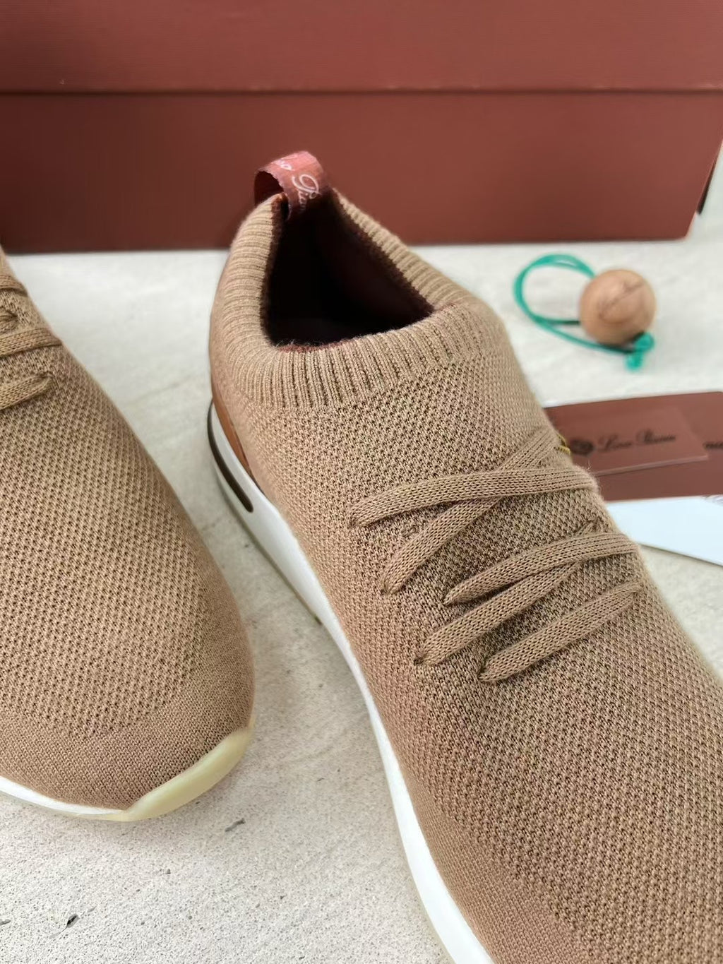 Loro Piana – Strick-Sneaker aus Kaschmir in Hellbraun