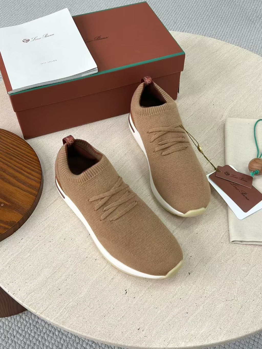 Loro Piana – Strick-Sneaker aus Kaschmir in Hellbraun