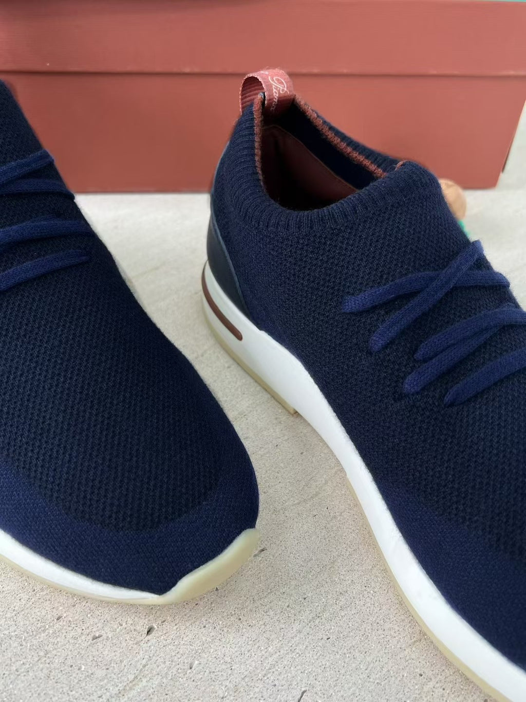 Loro Piana – Navyfarbene Strick-Sneaker mit geprägter Sohle und braunen Akzenten