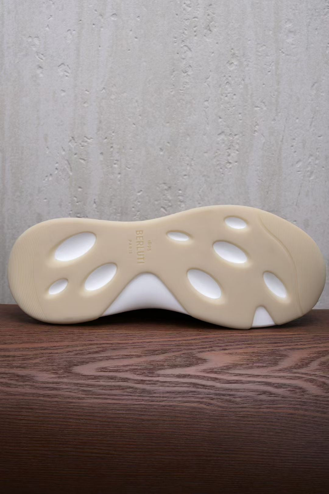 Berluti – Beige Sneaker mit Mesh-Design und geprägter 1895-Sohle