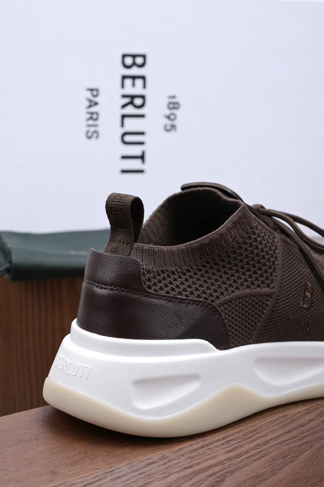 Berluti – Braune Sneaker aus Venezia-Leder mit weißer Sohle