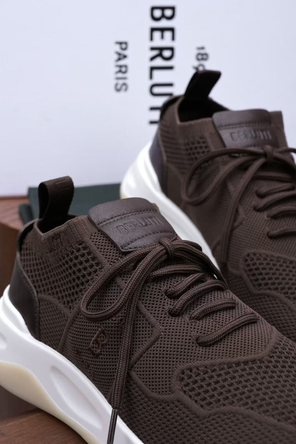 Berluti – Braune Sneaker aus Venezia-Leder mit weißer Sohle