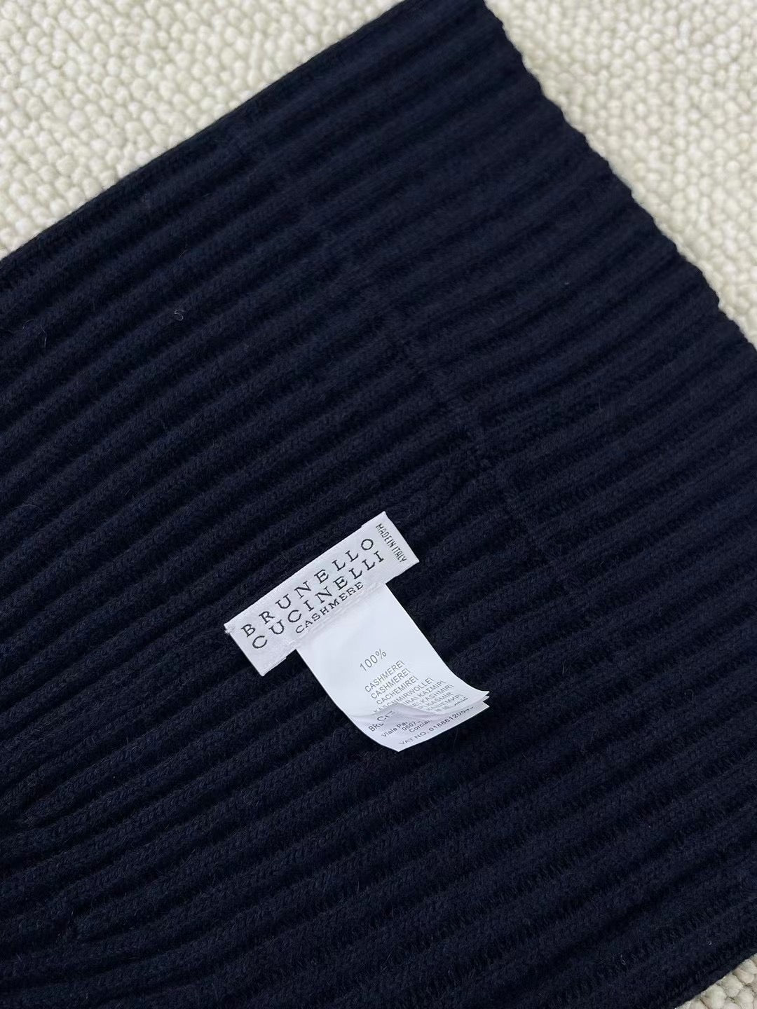 Brunello Cucinelli - Kaschmir Muetze gerippt – Luxus Winter Beanie in Dunkelblau