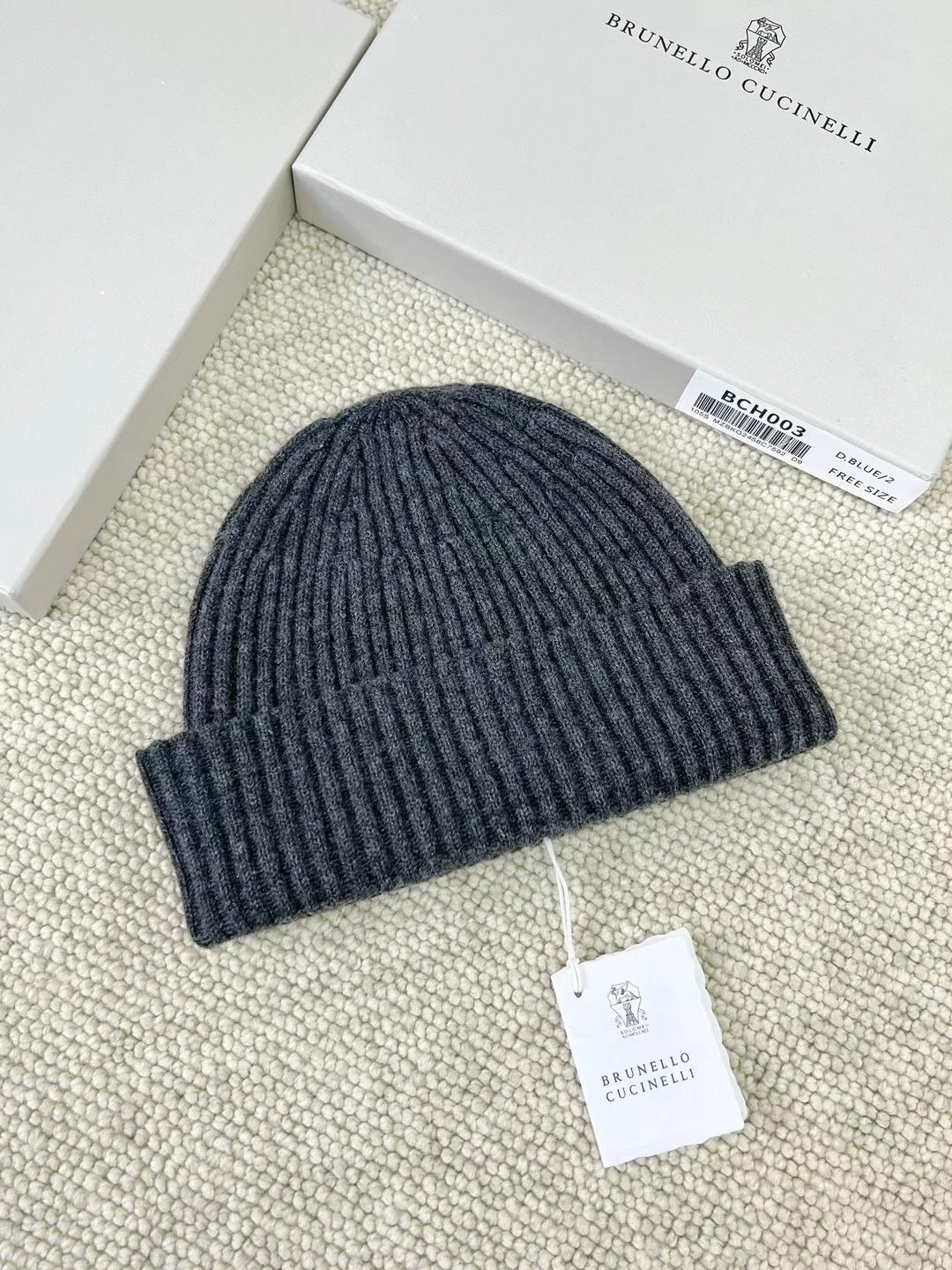 Brunello Cucinelli - Kaschmir Muetze gerippt – Luxus Winter Beanie in Dunkelgrau