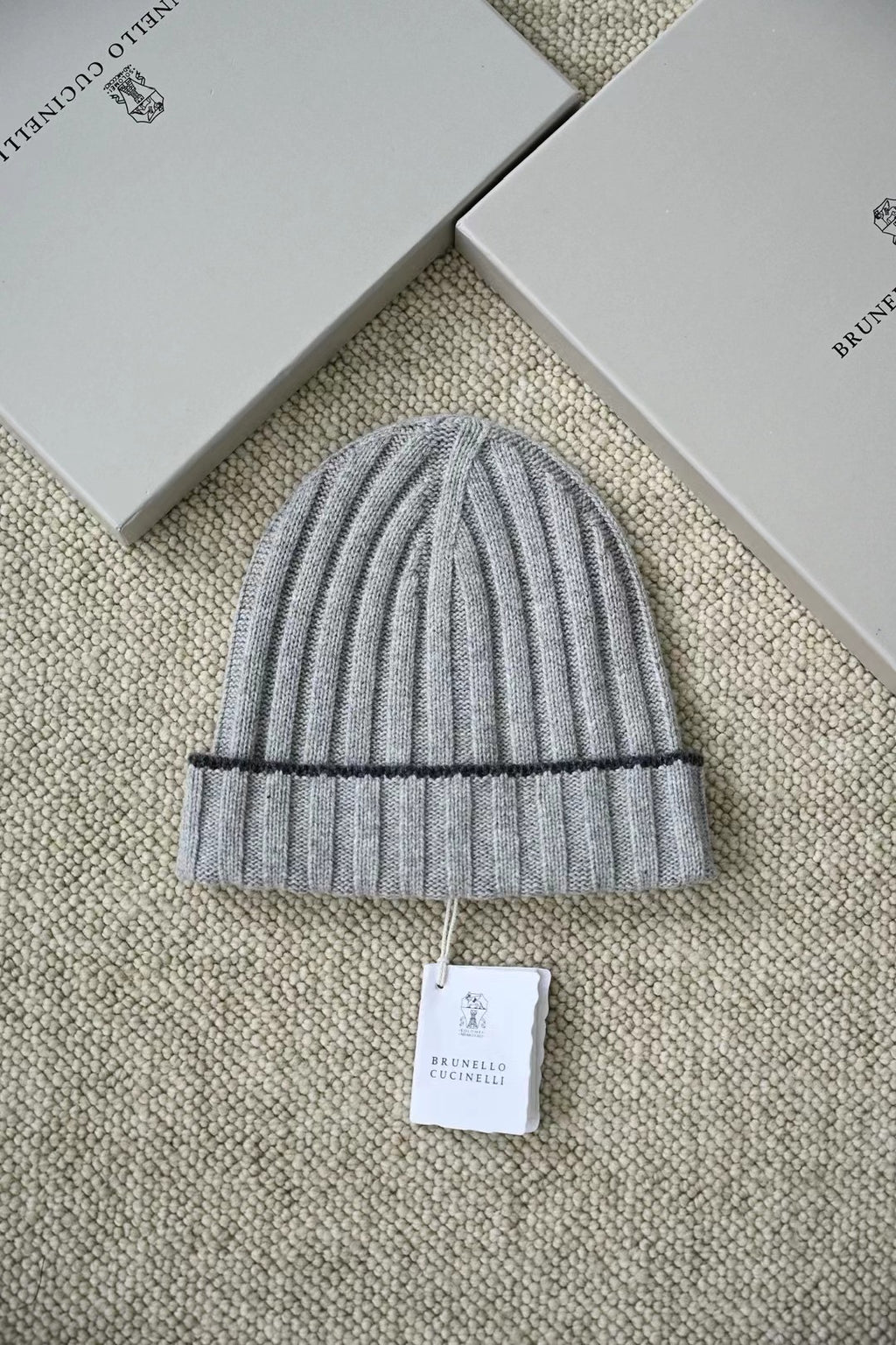 Brunello Cucinelli – Cashmere-Set aus Beanie und Schal in Grau mit dunkler Kontrastkante
