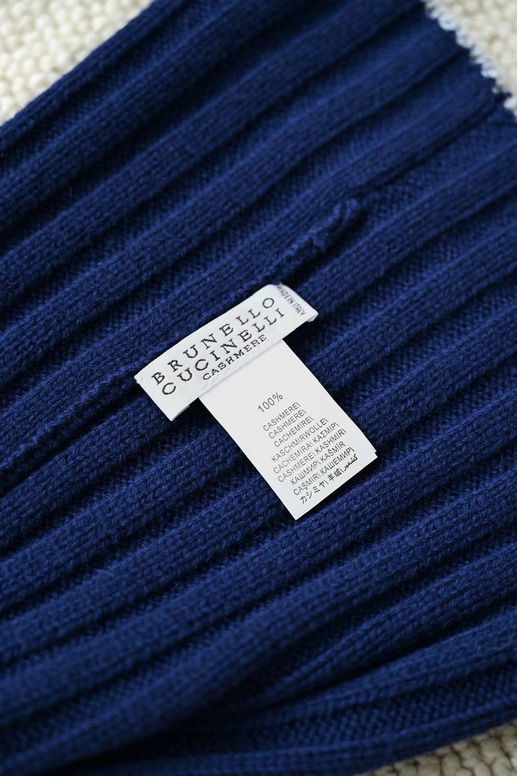 Brunello Cucinelli – Cashmere-Set aus Beanie und Schal in Navy mit grauen Akzenten