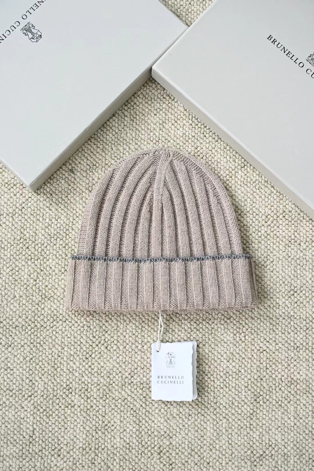 Brunello Cucinelli – Cashmere-Set aus Beanie und Schal in Beige mit grauen Streifen