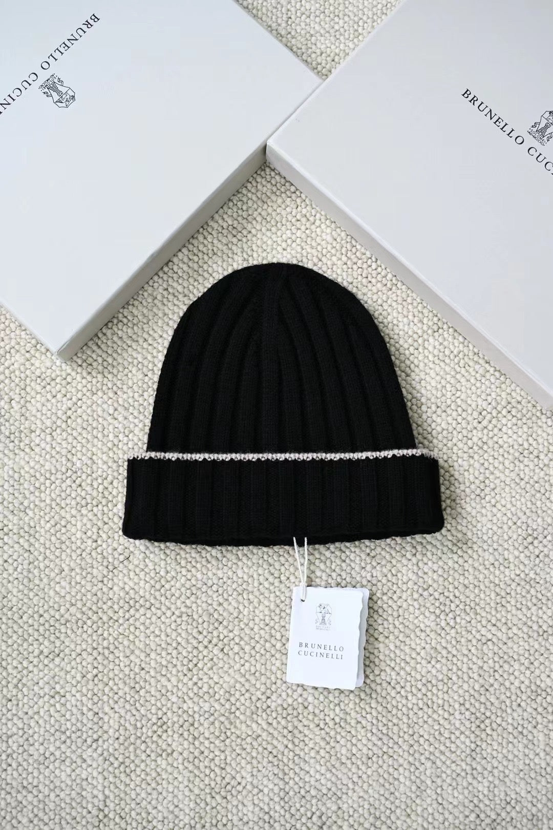 Brunello Cucinelli – Geripptes Cashmere-Beanie mit Glanzapplikation