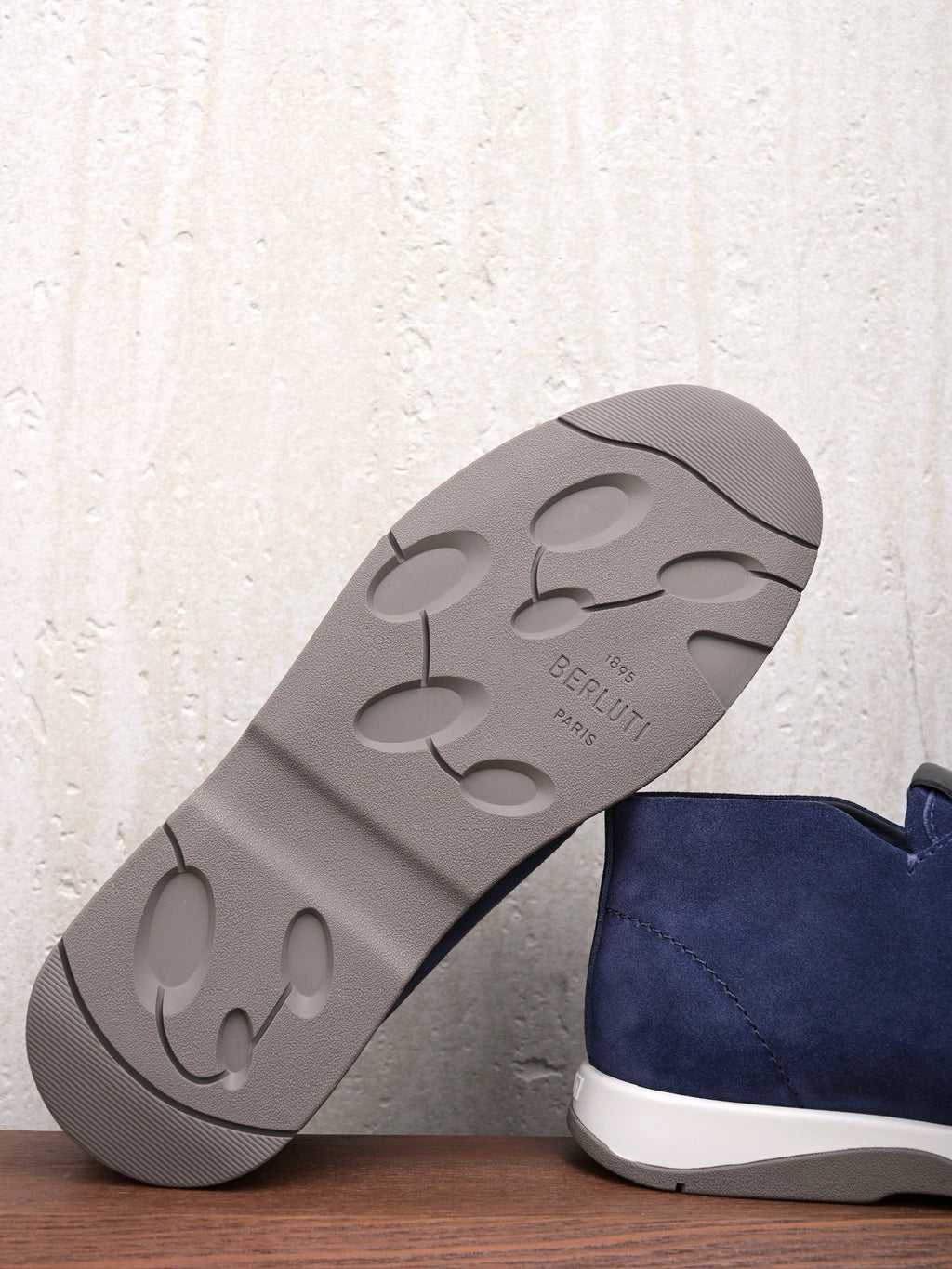 BERLUTI – Navyblauer Slip-On-Sneaker aus Veloursleder mit geprägter