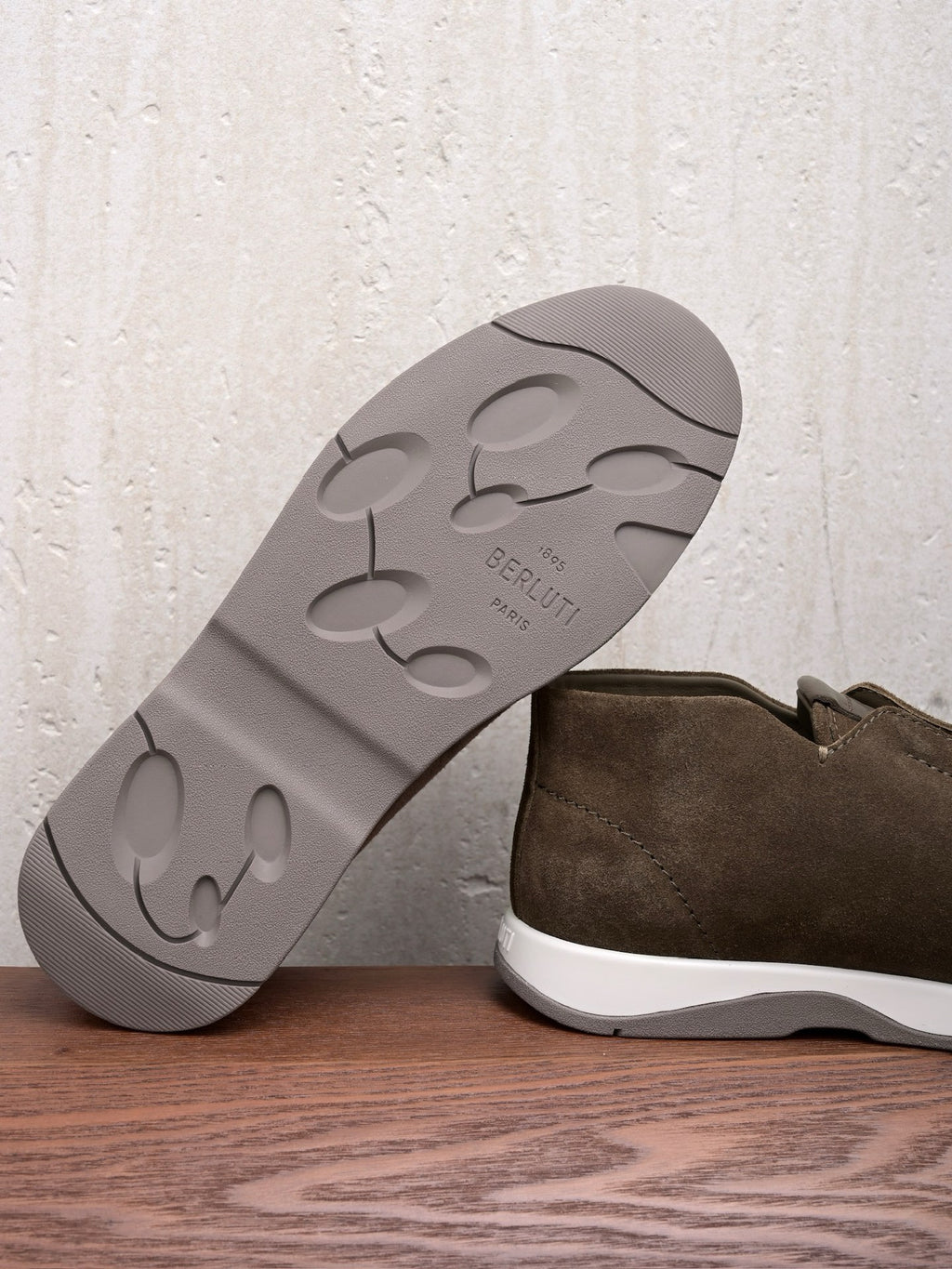 BERLUTI – Dunkelbrauner Slip-On-Sneaker aus Veloursleder mit geprägter