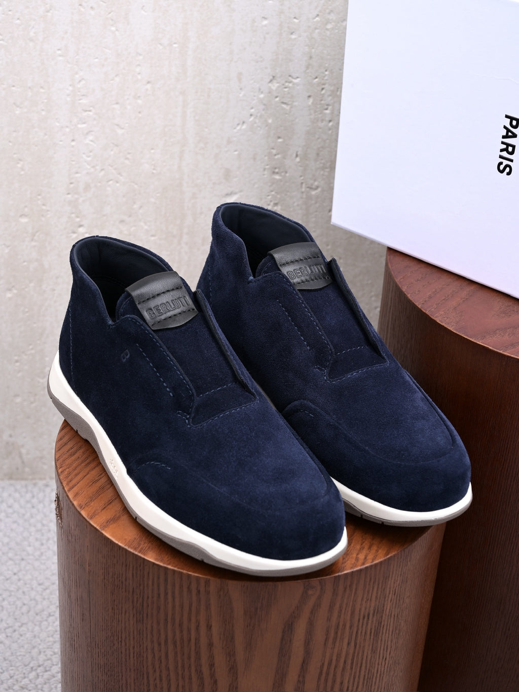 BERLUTI – Navyblauer Slip-On-Sneaker aus Veloursleder mit geprägter