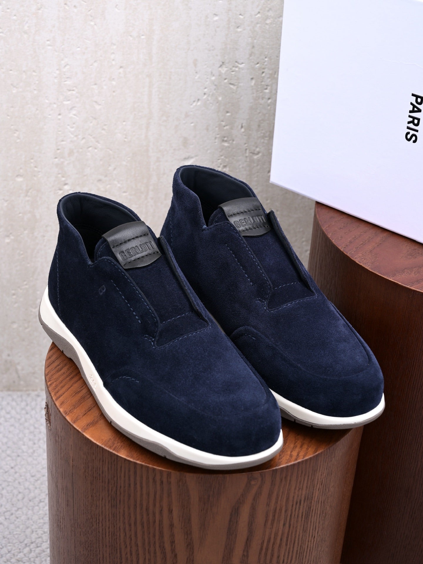 BERLUTI – Navyblauer Slip-On-Sneaker aus Veloursleder mit geprägter