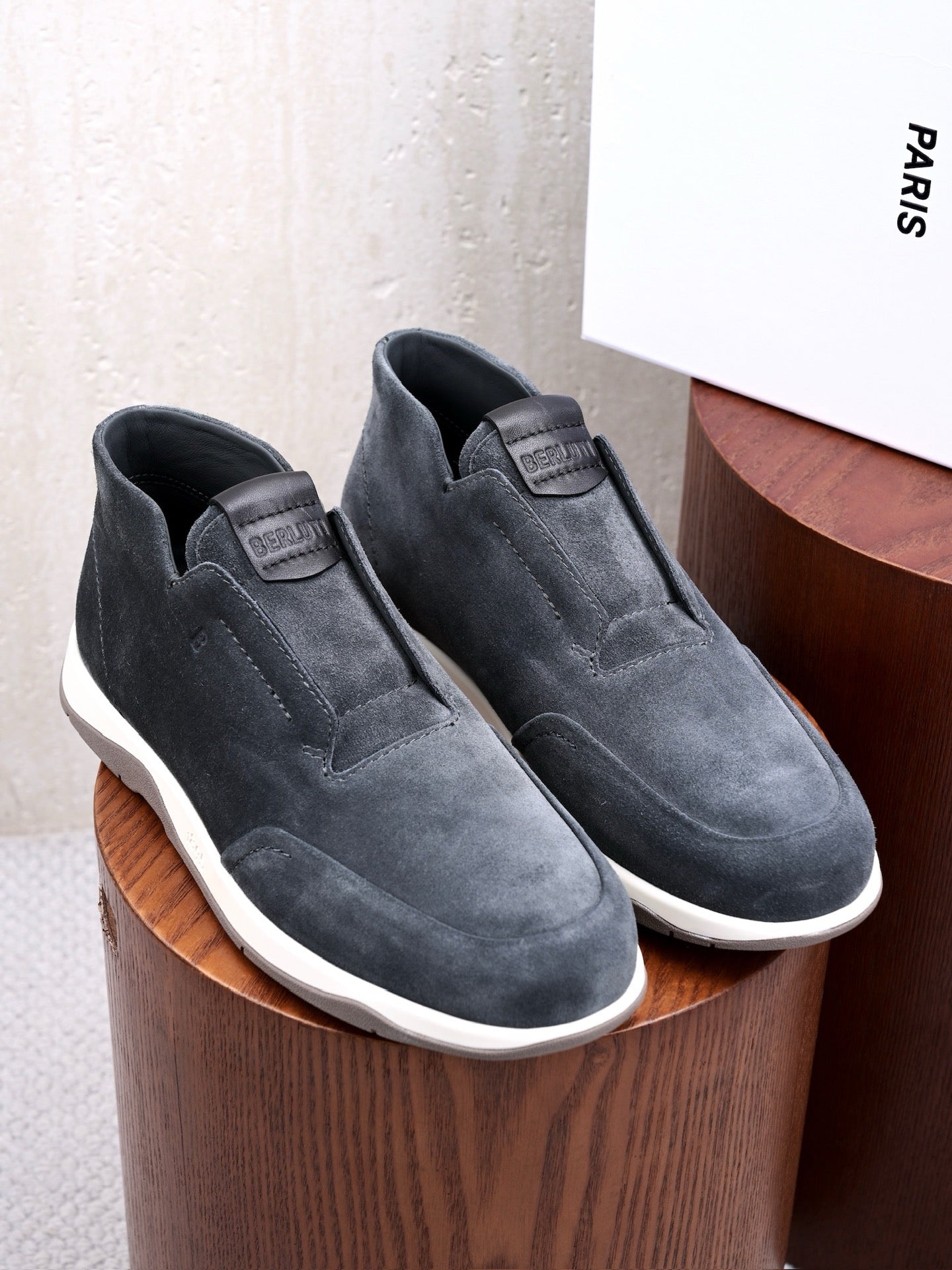 BERLUTI – Dunkelgrauer Slip-On-Sneaker aus Veloursleder mit geprägter