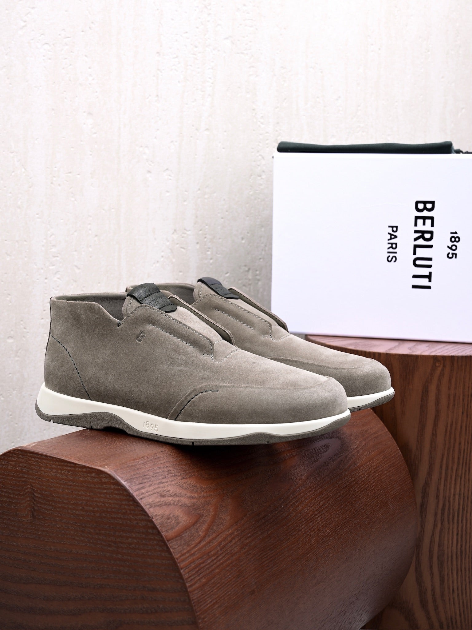 BERLUTI – Slip-On-Sneaker aus Veloursleder mit geprägter