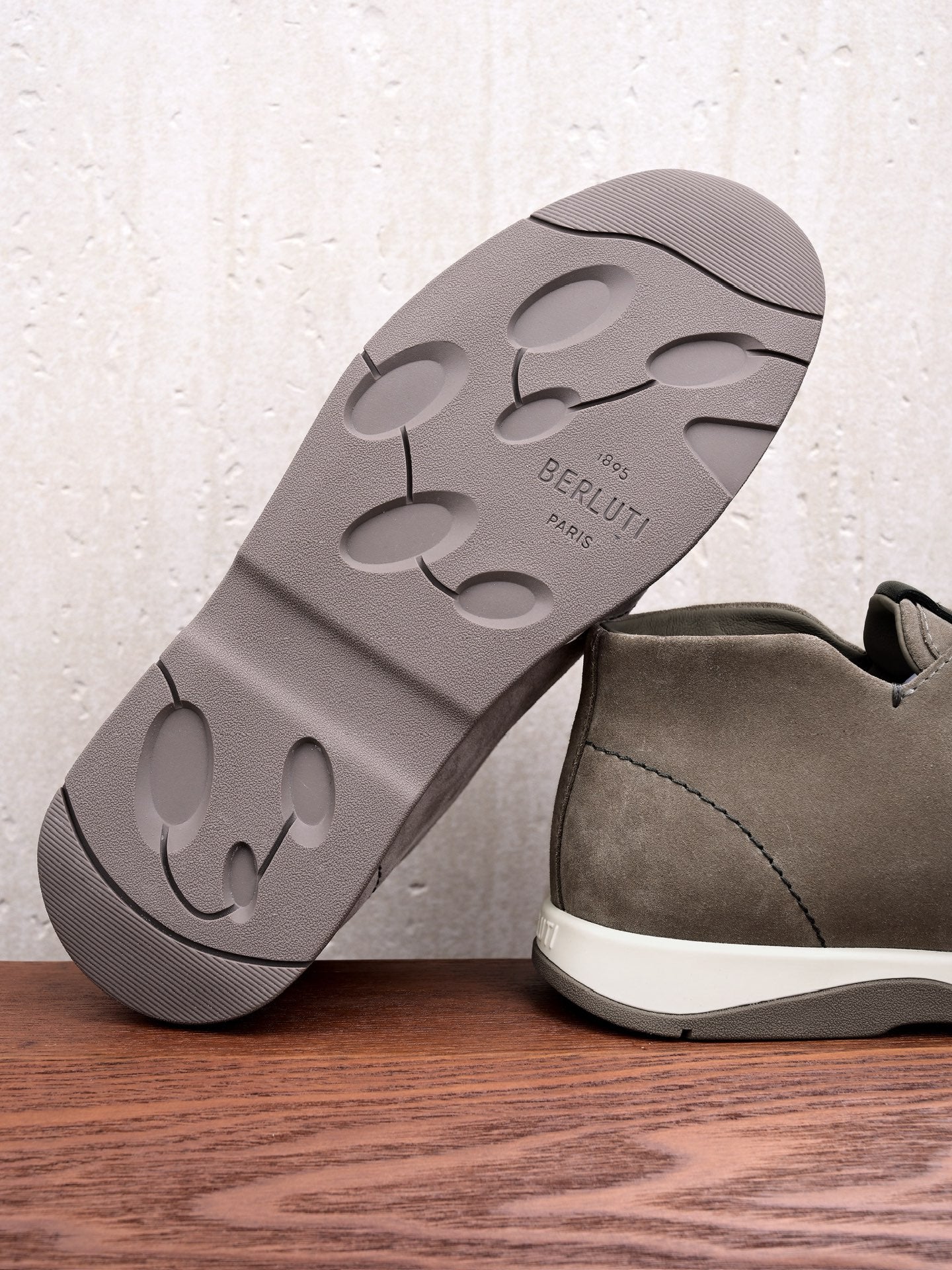 BERLUTI – Slip-On-Sneaker aus Veloursleder mit geprägter