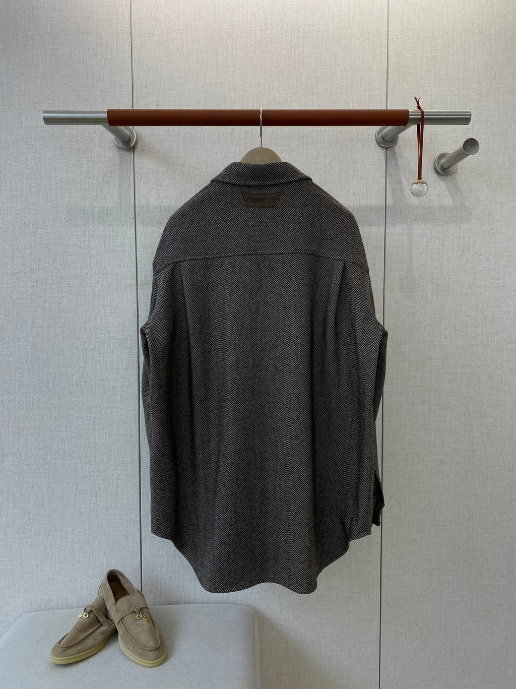 Loro Piana Dunkelgraues Herren Hemd mit Knopfleiste und Brusttaschen aus Baumwollmix