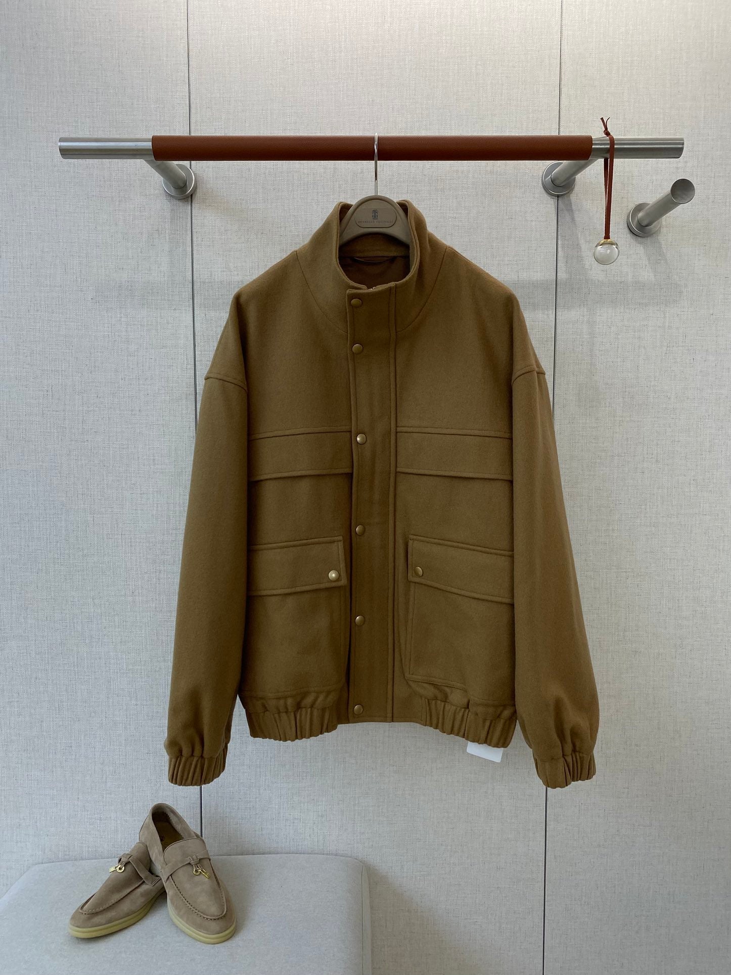 Loro Piana Braune Herren Jacke mit Druckknoepfen und Brusttaschen aus strapazierfaehigem Material