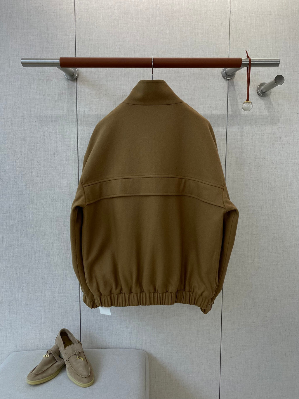 Loro Piana Braune Herren Jacke mit Druckknoepfen und Brusttaschen aus strapazierfaehigem Material