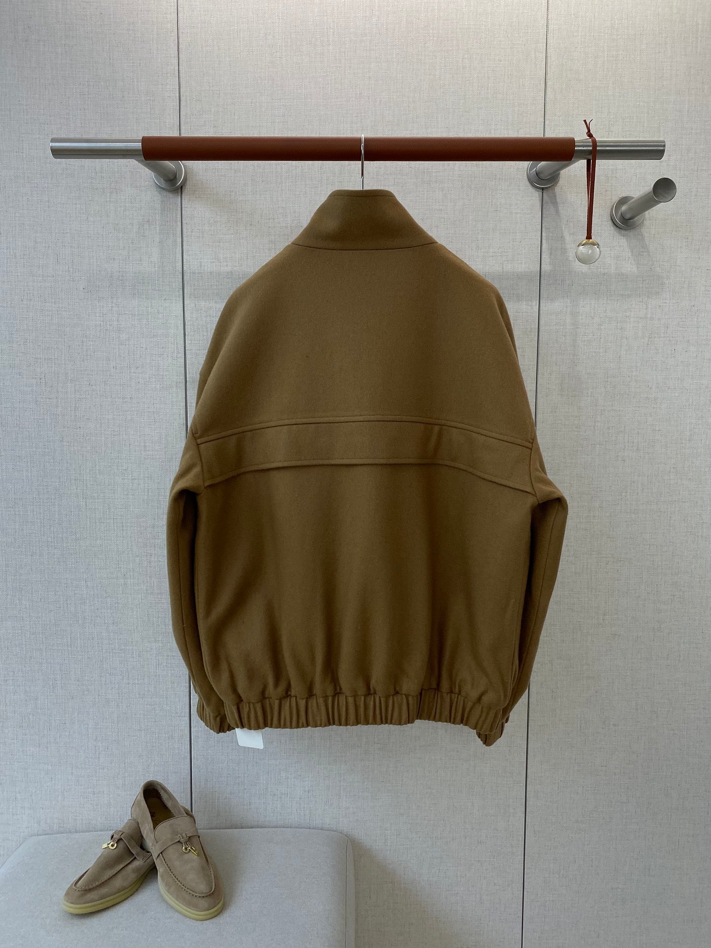 Loro Piana Braune Herren Jacke mit Druckknoepfen und Brusttaschen aus strapazierfaehigem Material