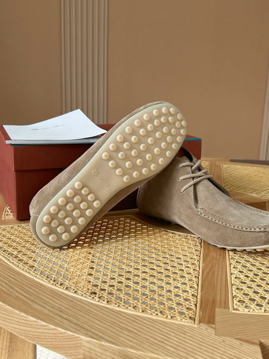 Loro Piana – Chukka-Boots aus Wildleder in Beige