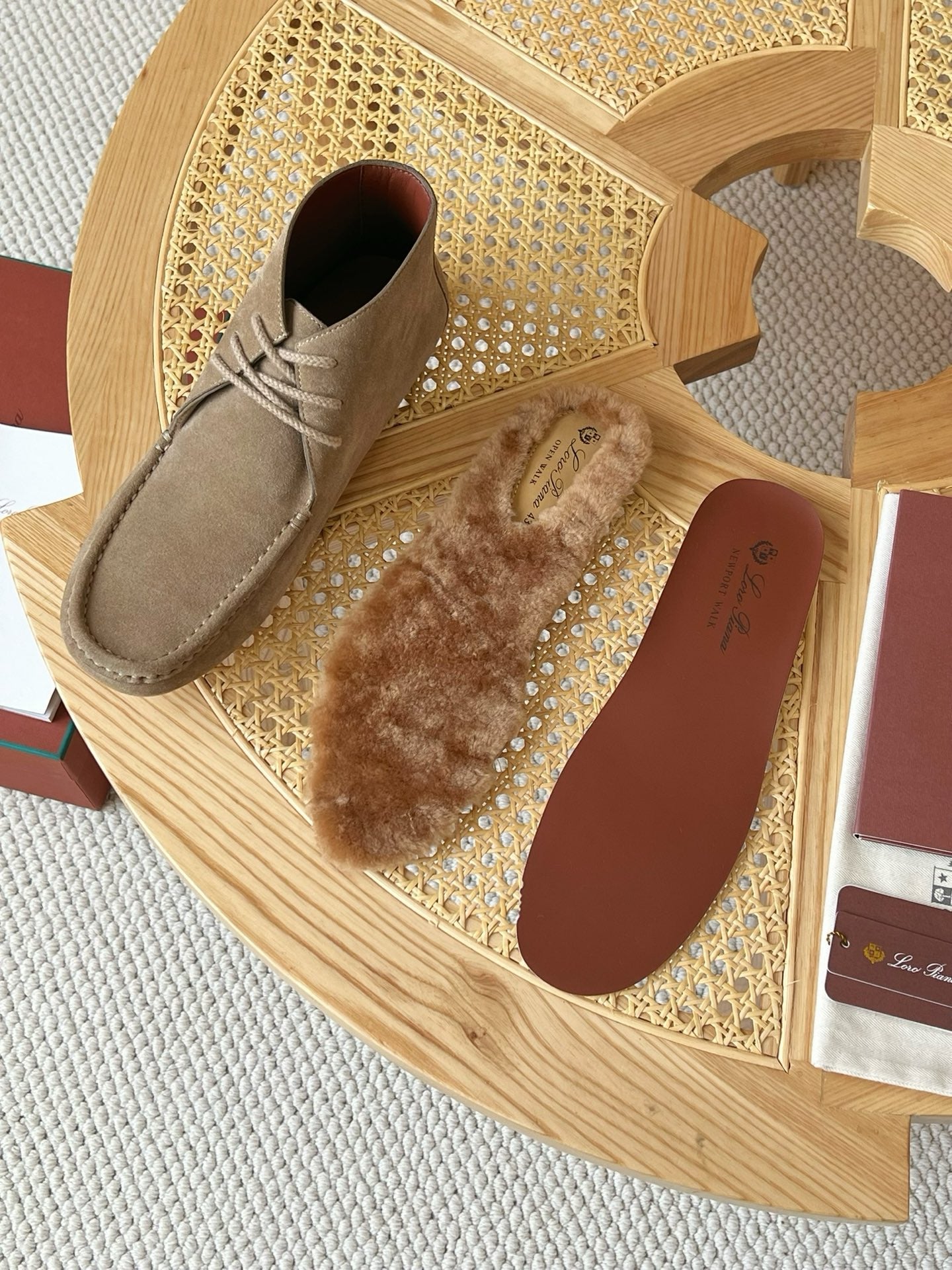 Loro Piana – Chukka-Boots aus Wildleder in Beige