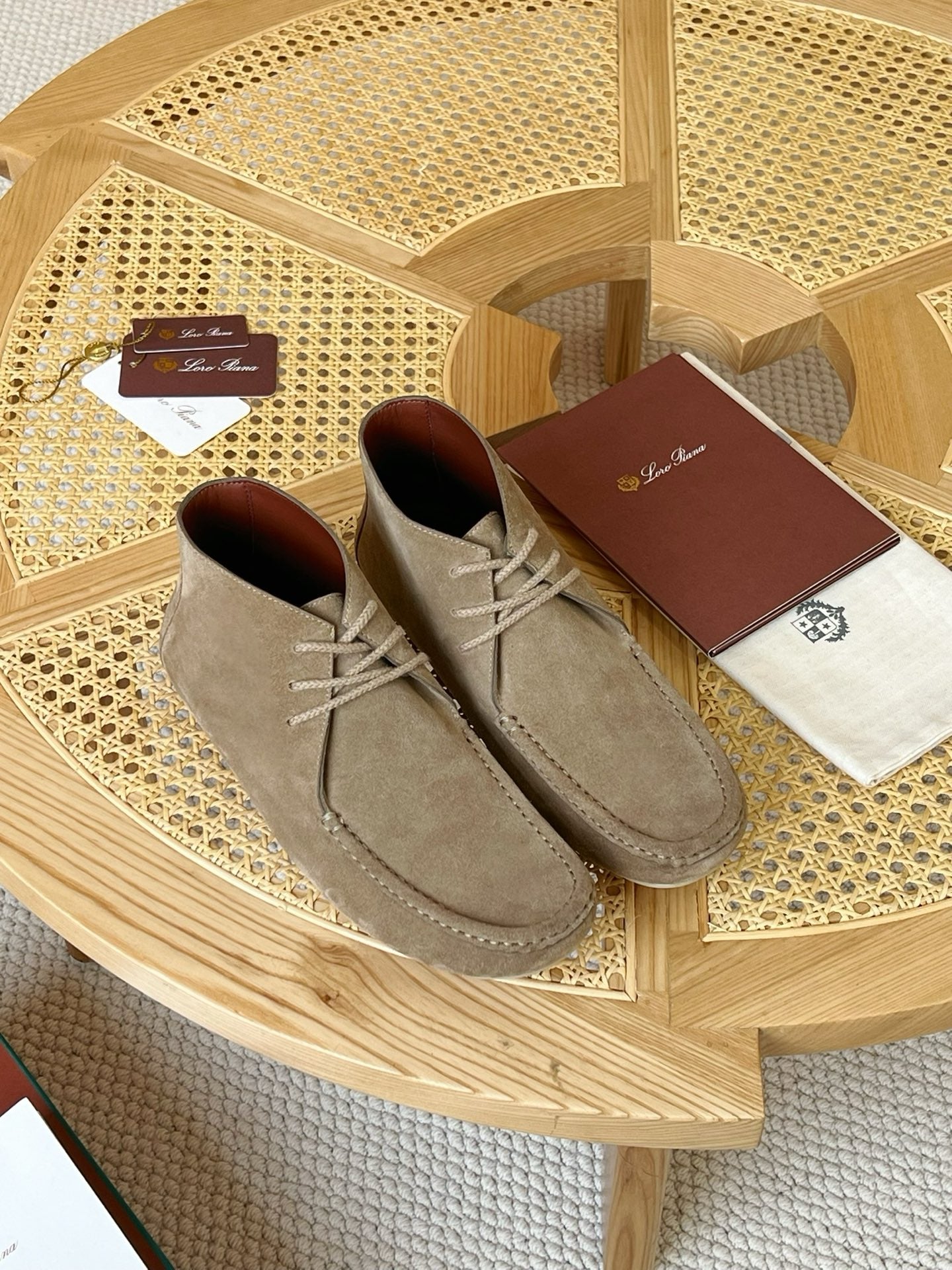 Loro Piana – Chukka-Boots aus Wildleder in Beige