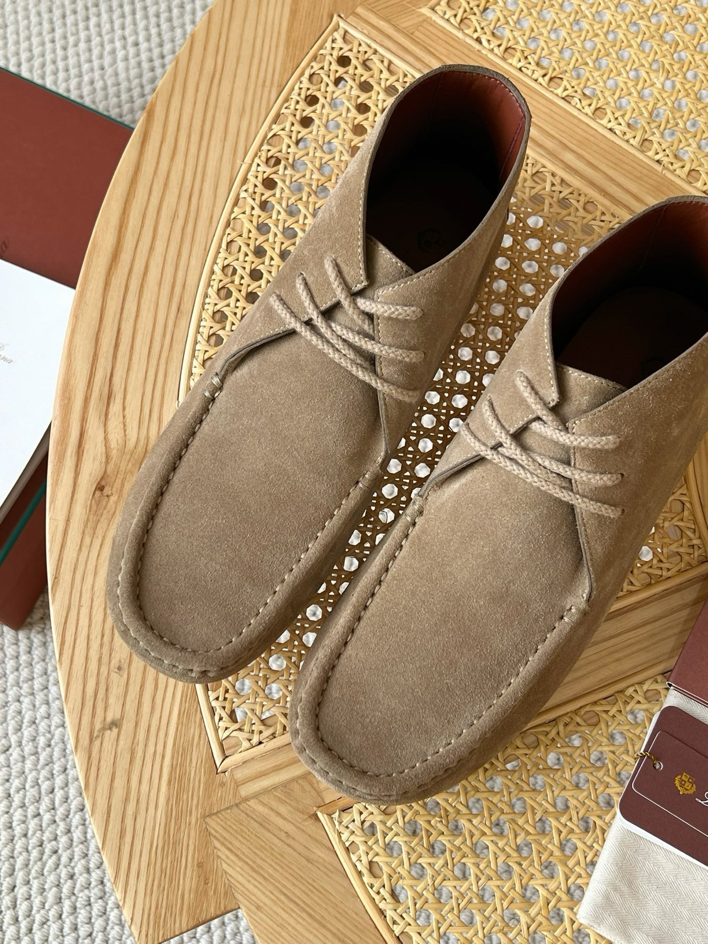 Loro Piana – Chukka-Boots aus Wildleder in Beige