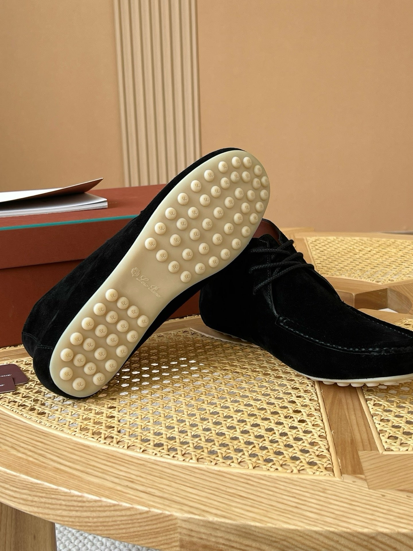 Loro Piana – Chukka-Boots aus schwarzem Wildleder