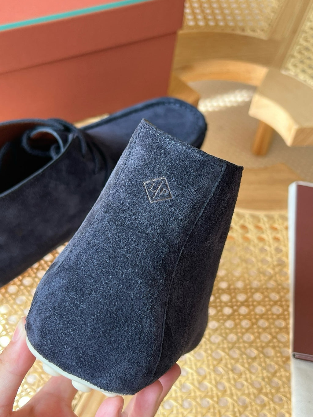Loro Piana – Premium Chukka-Boots aus Wildleder in Navy
