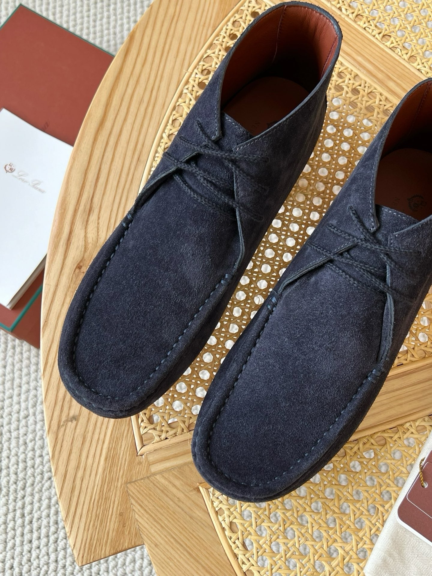 Loro Piana – Premium Chukka-Boots aus Wildleder in Navy