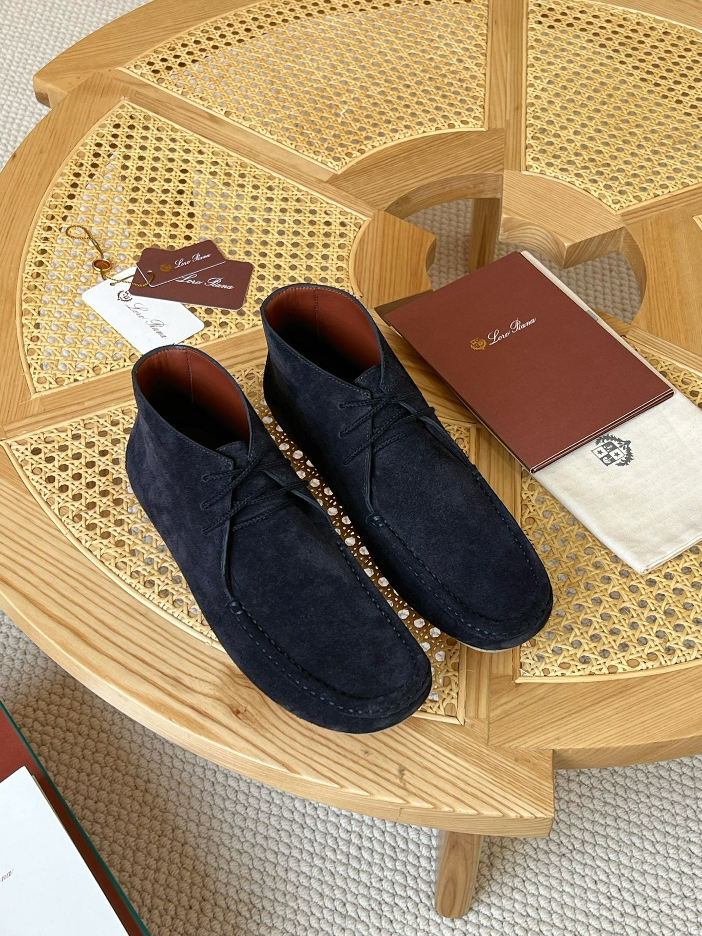 Loro Piana – Premium Chukka-Boots aus Wildleder in Navy
