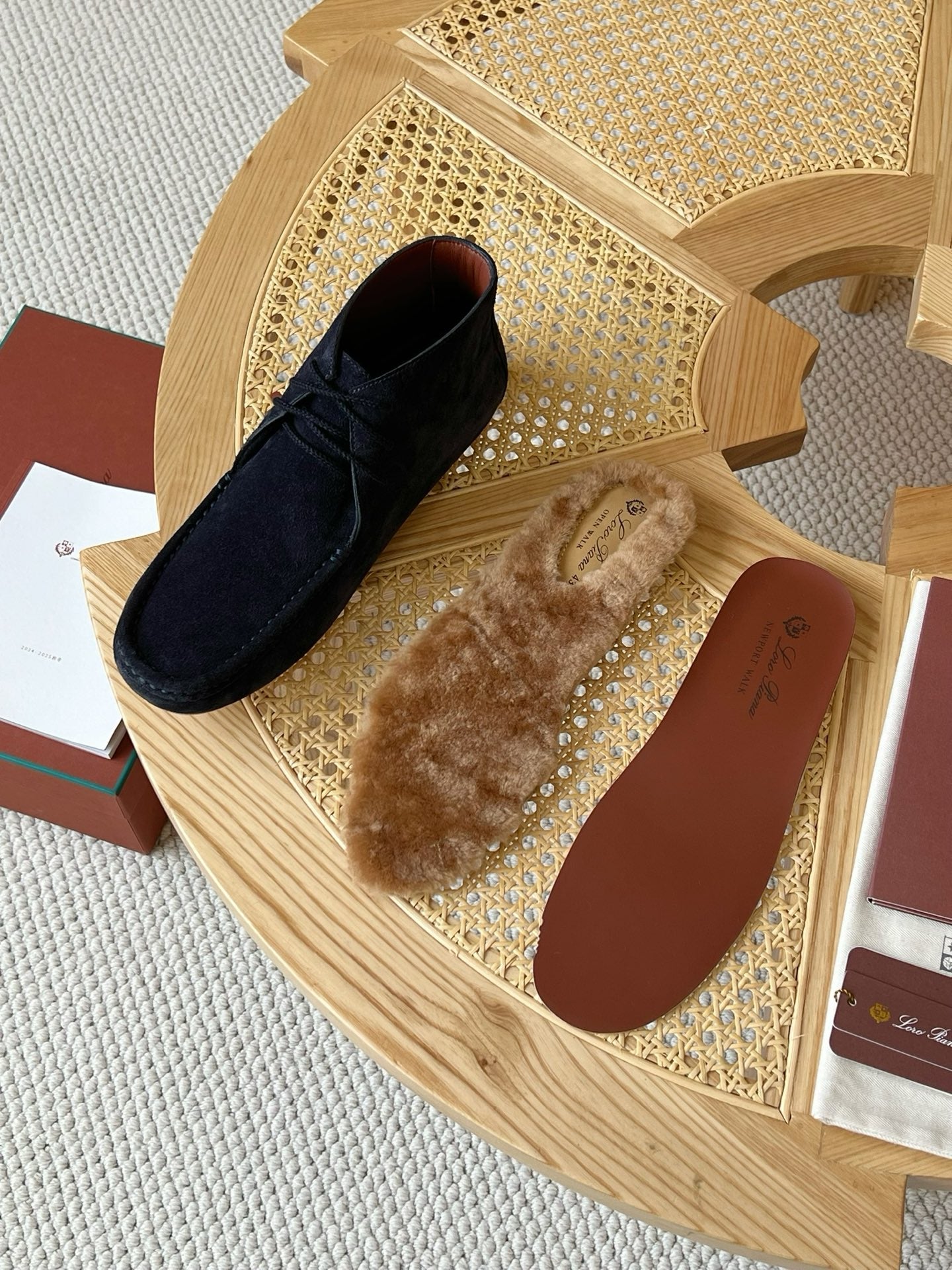 Loro Piana – Premium Chukka-Boots aus Wildleder in Navy