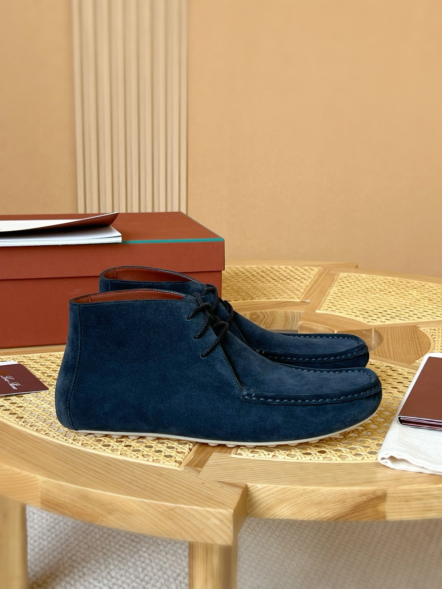 Loro Piana – Elegante Chukka-Boots aus Wildleder in Navy