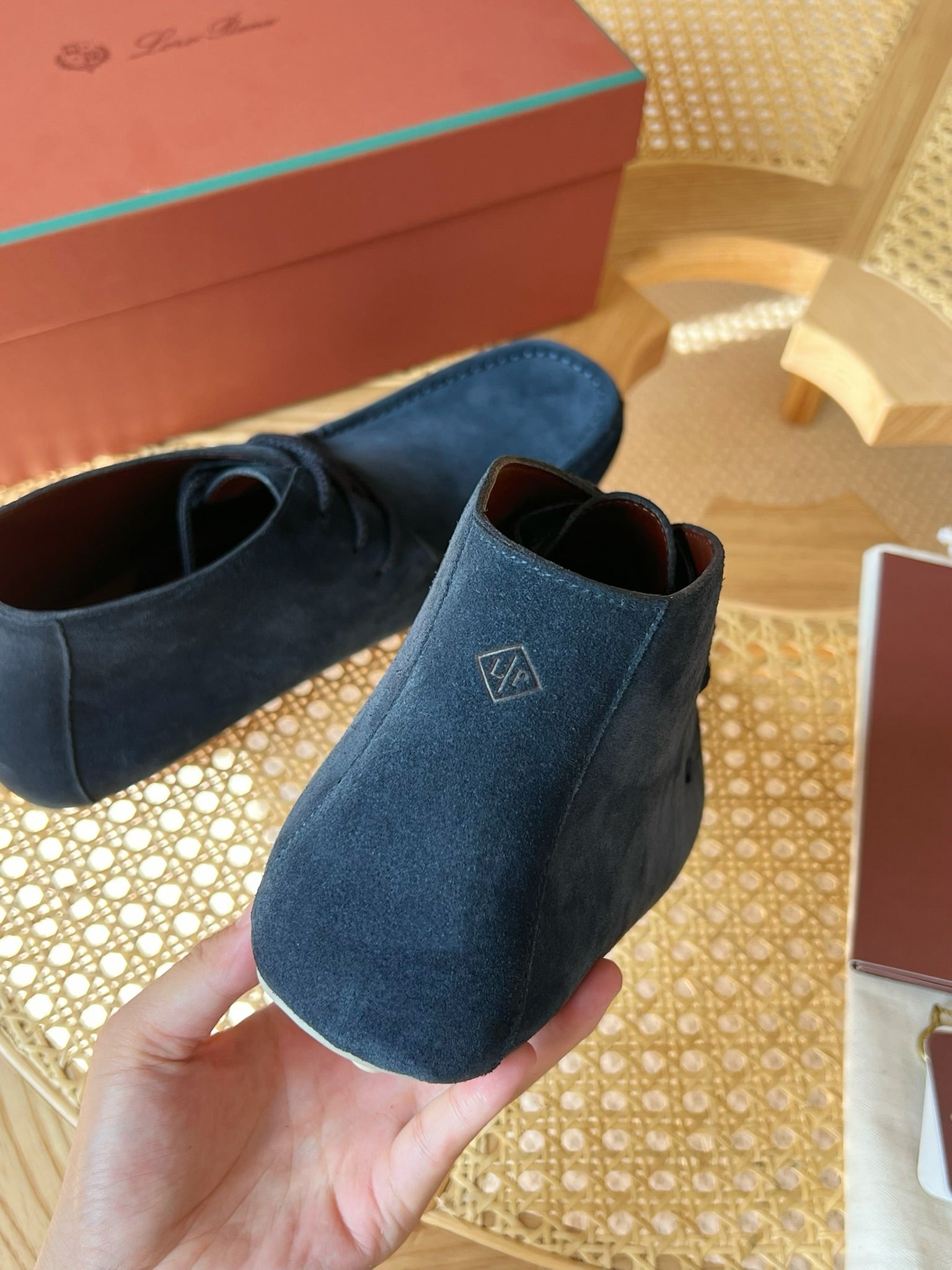 Loro Piana – Elegante Chukka-Boots aus Wildleder in Navy