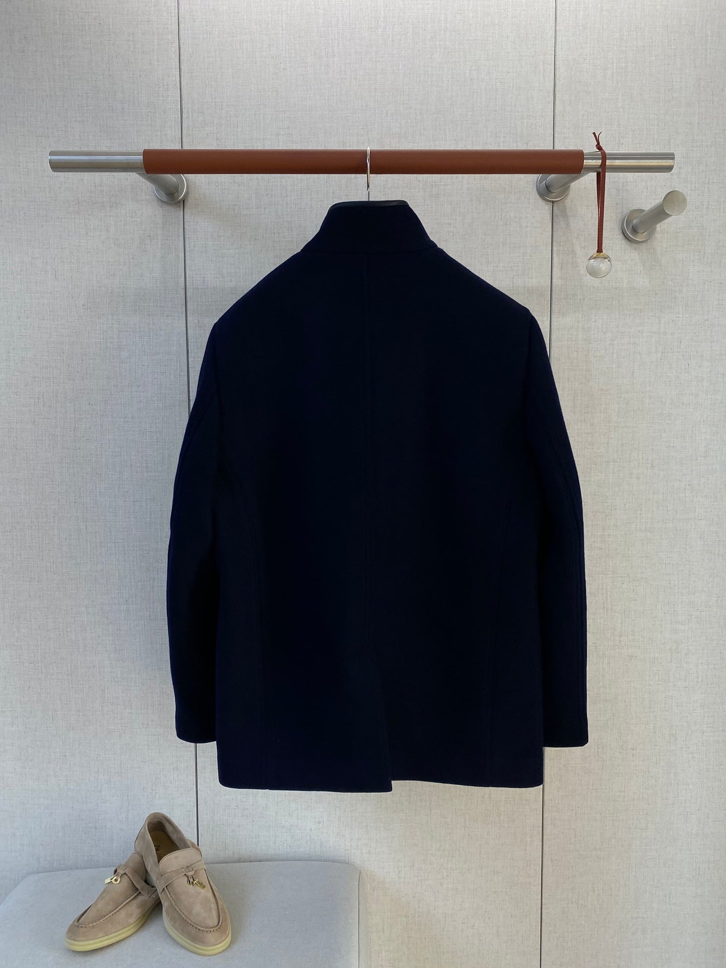 Loro Piana Dunkelblauer Herren Mantel mit Knopfleiste und Fronttaschen aus Baumwollmix