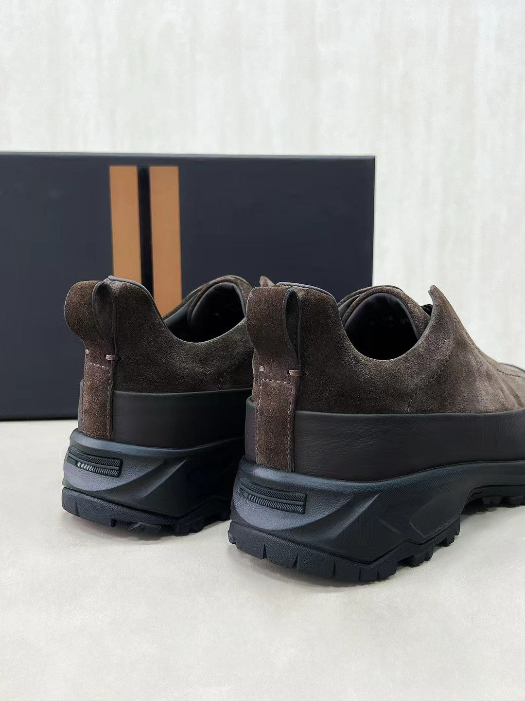 Herren Slip-On Sneaker aus Veloursleder in Braun