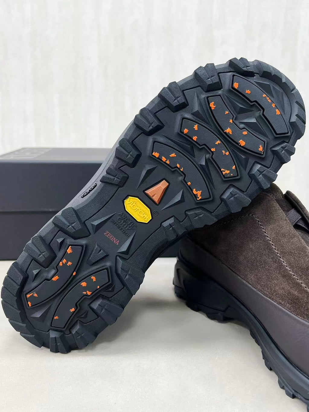 Herren Slip-On Sneaker aus Veloursleder in Braun