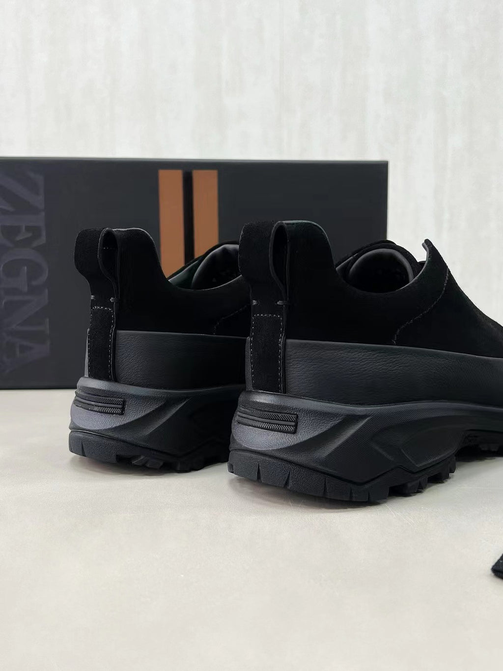 Elegante Herren-Slip-On-Schuhe mit Wildleder