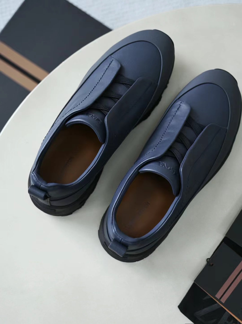 ZEGNA – Dunkelblaue Slip-on-Sneaker mit Lederstruktur