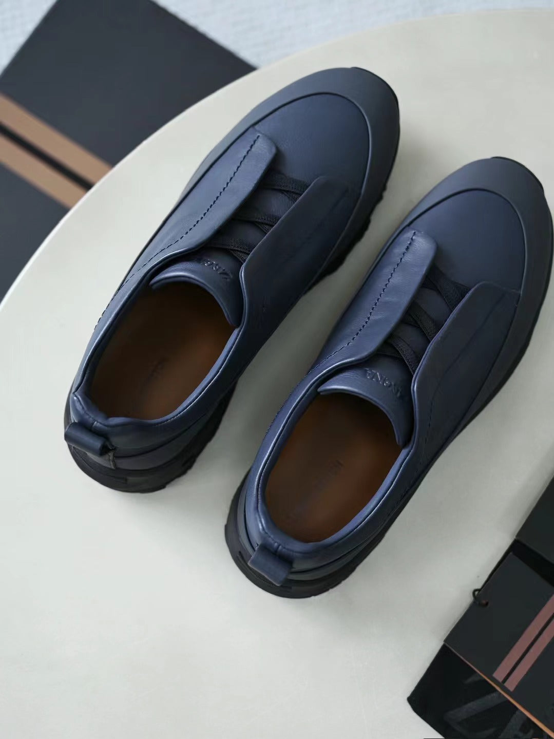ZEGNA – Dunkelblaue Slip-on-Sneaker mit Lederstruktur