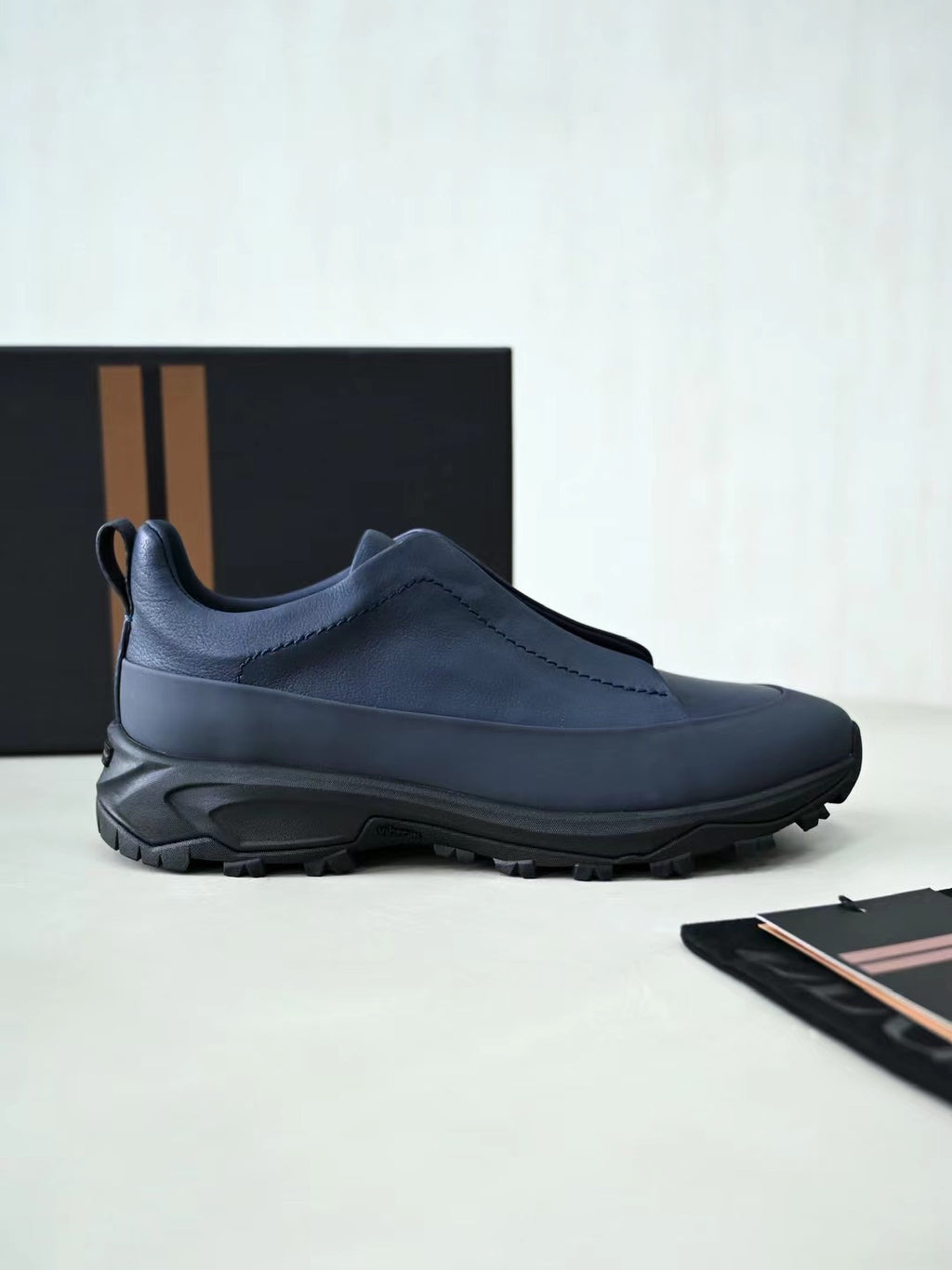 ZEGNA – Dunkelblaue Slip-on-Sneaker mit Lederstruktur
