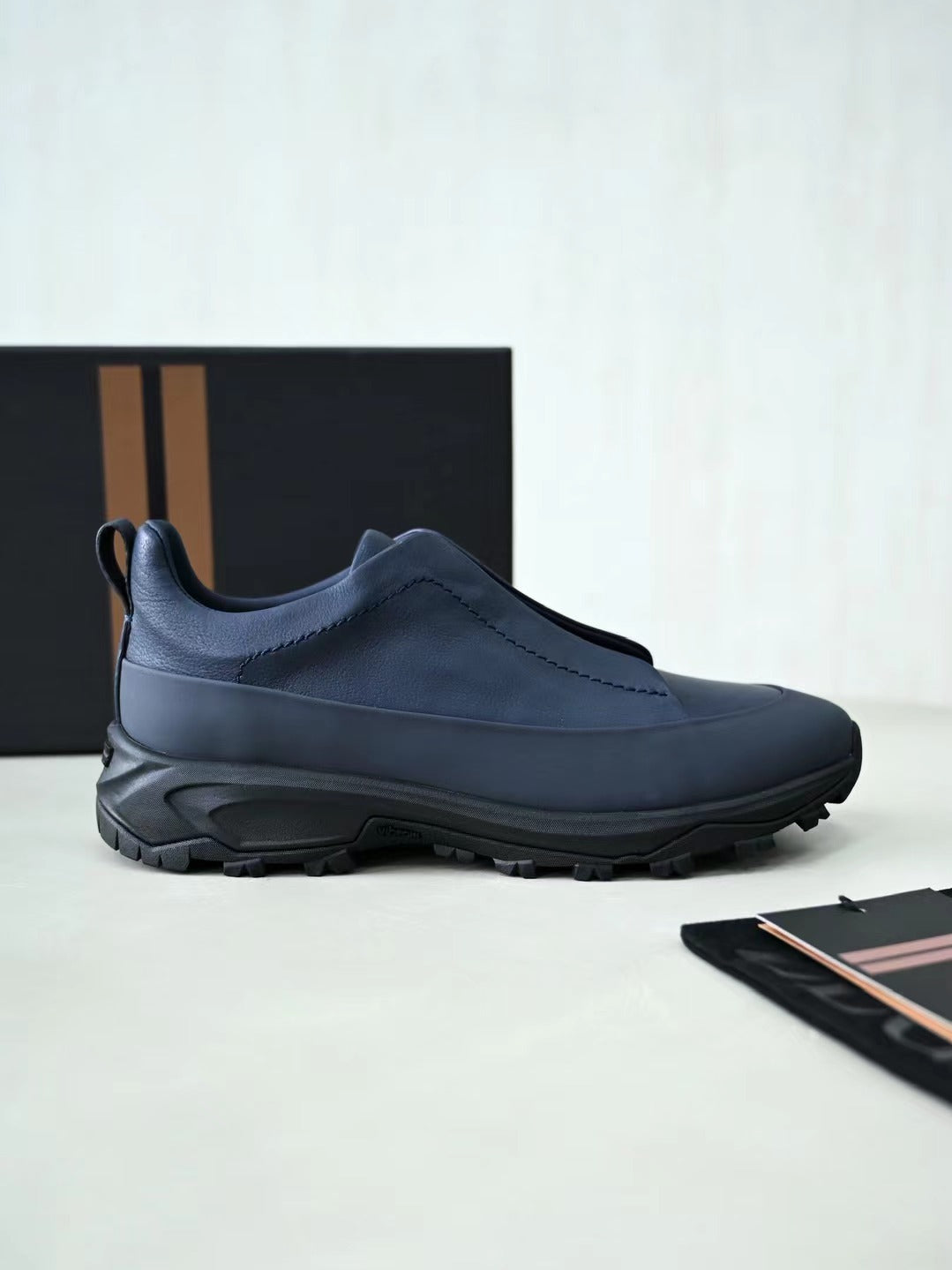 ZEGNA – Dunkelblaue Slip-on-Sneaker mit Lederstruktur