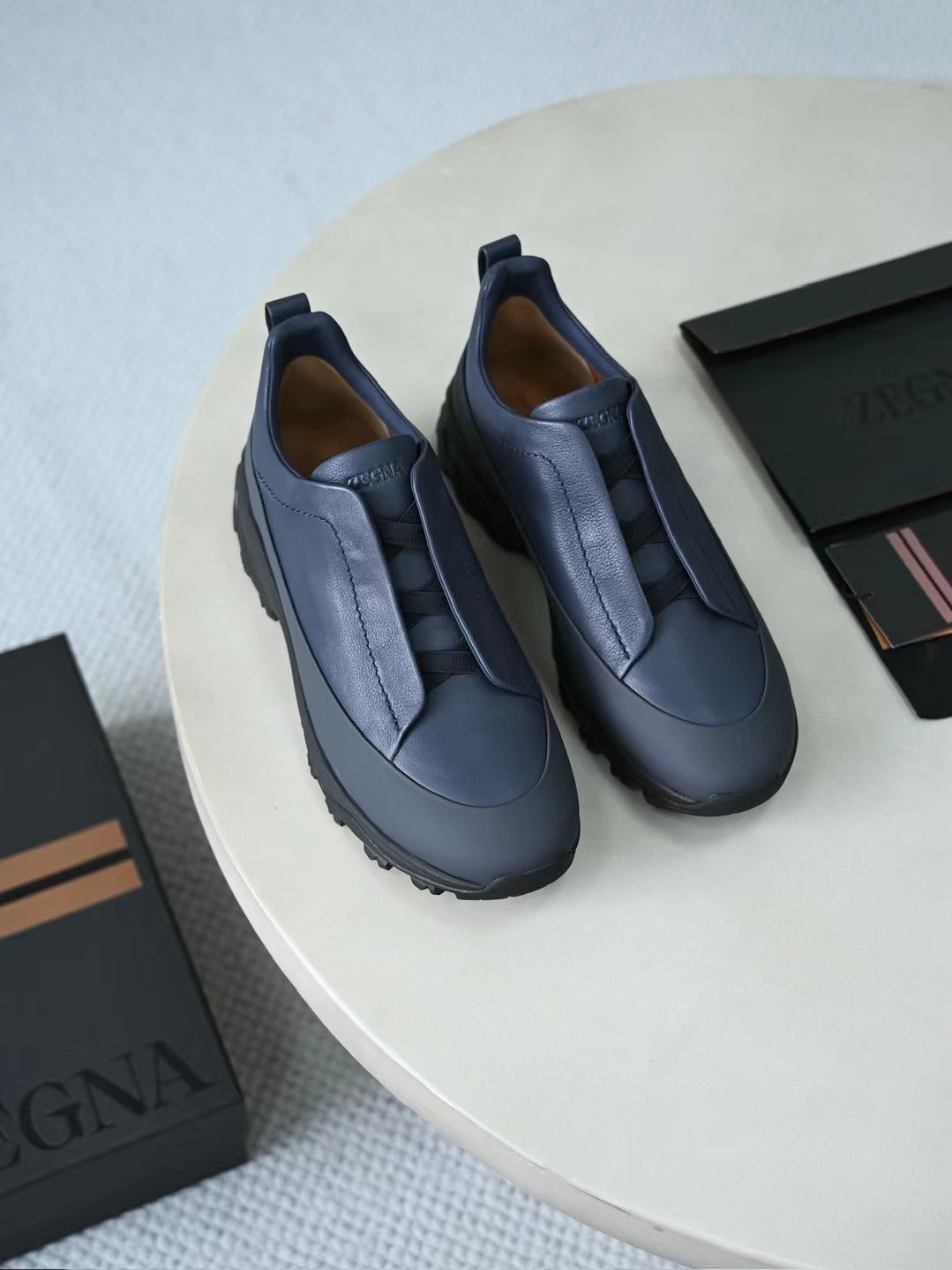 ZEGNA – Dunkelblaue Slip-on-Sneaker mit Lederstruktur