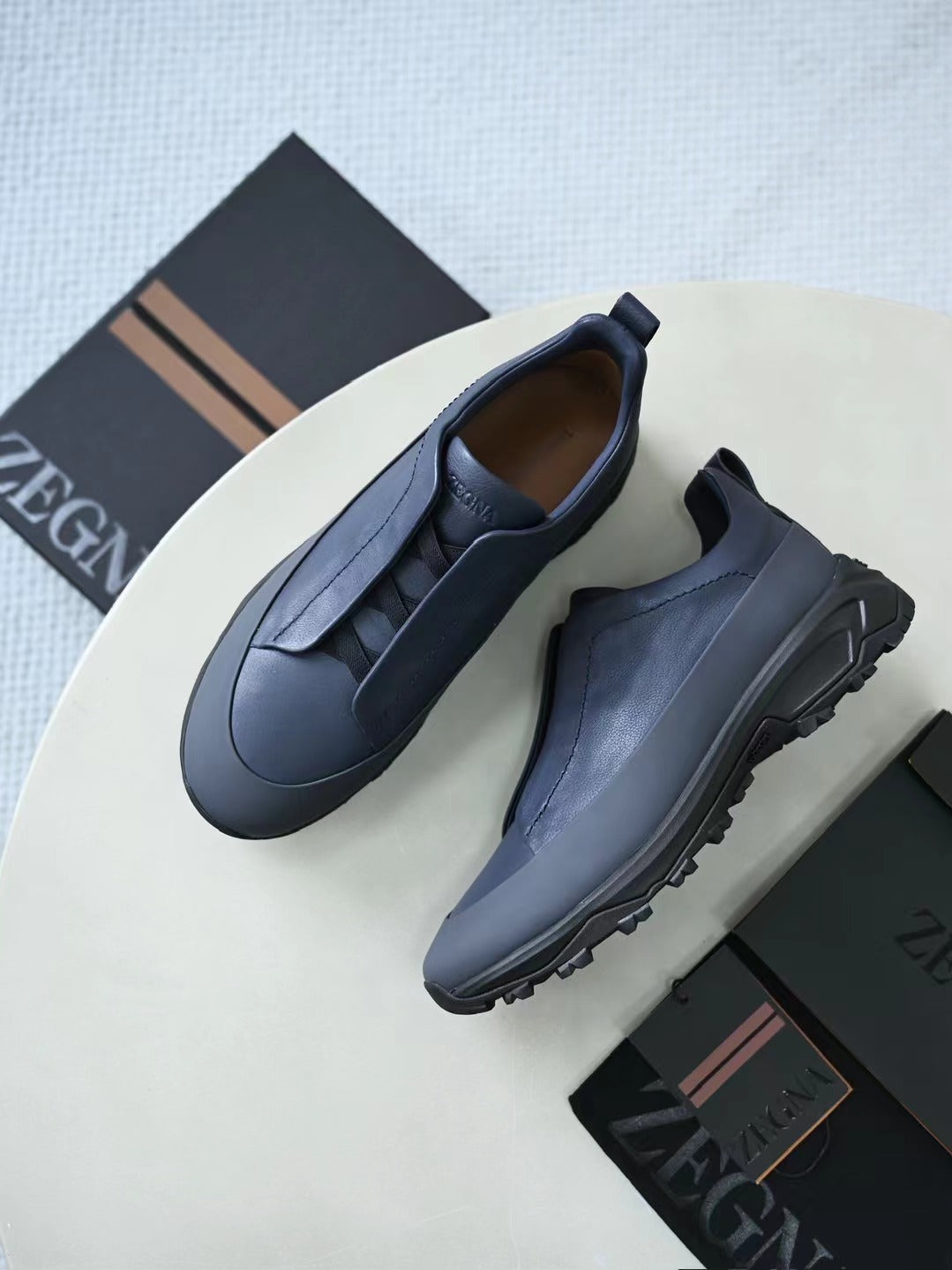 ZEGNA – Dunkelblaue Slip-on-Sneaker mit Lederstruktur