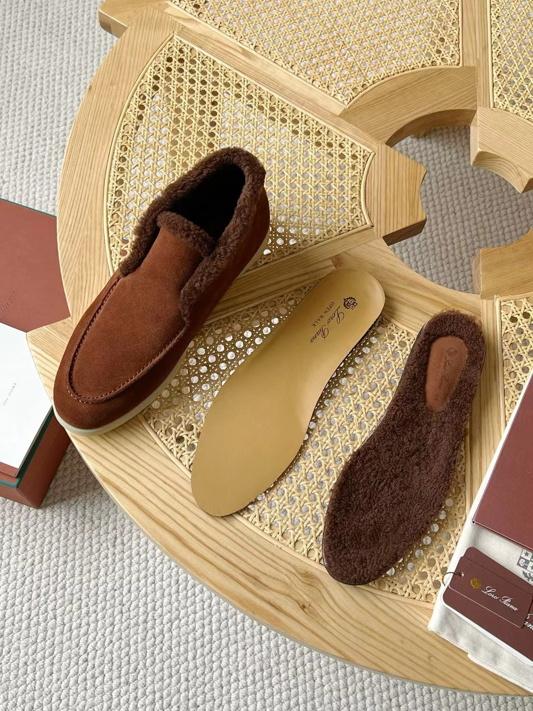 Loro Piana – Braune Velours-Hausschuhe mit Plüschfutter