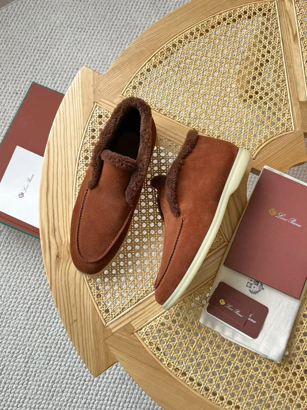 Loro Piana – Braune Velours-Hausschuhe mit Plüschfutter