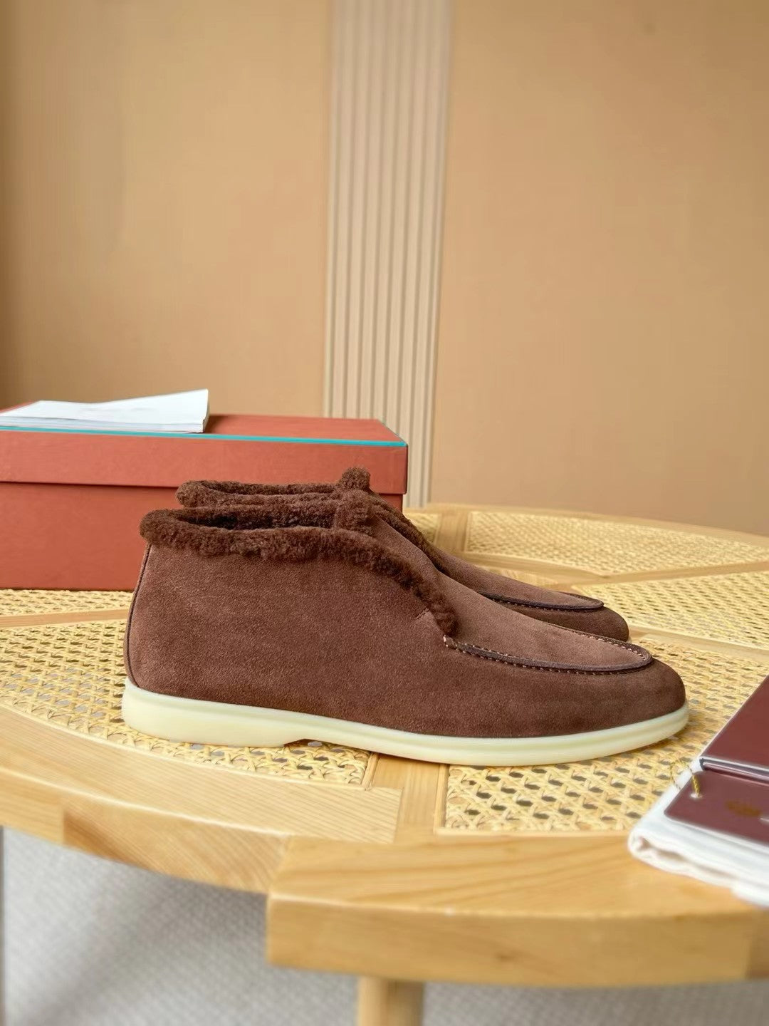 Loro Piana – Braune Velours-Hausschuhe mit Innenfutter