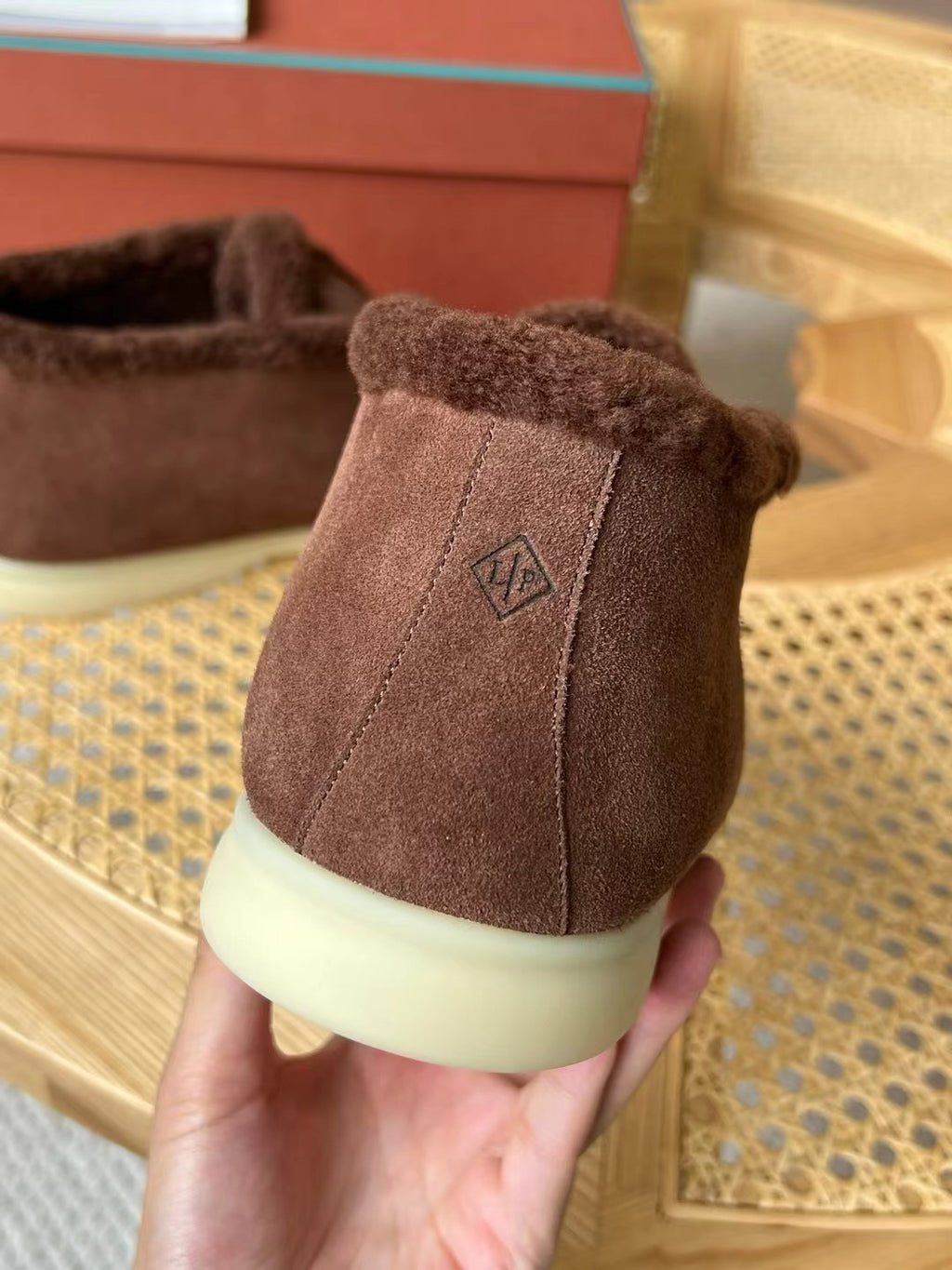 Loro Piana – Braune Velours-Hausschuhe mit Innenfutter