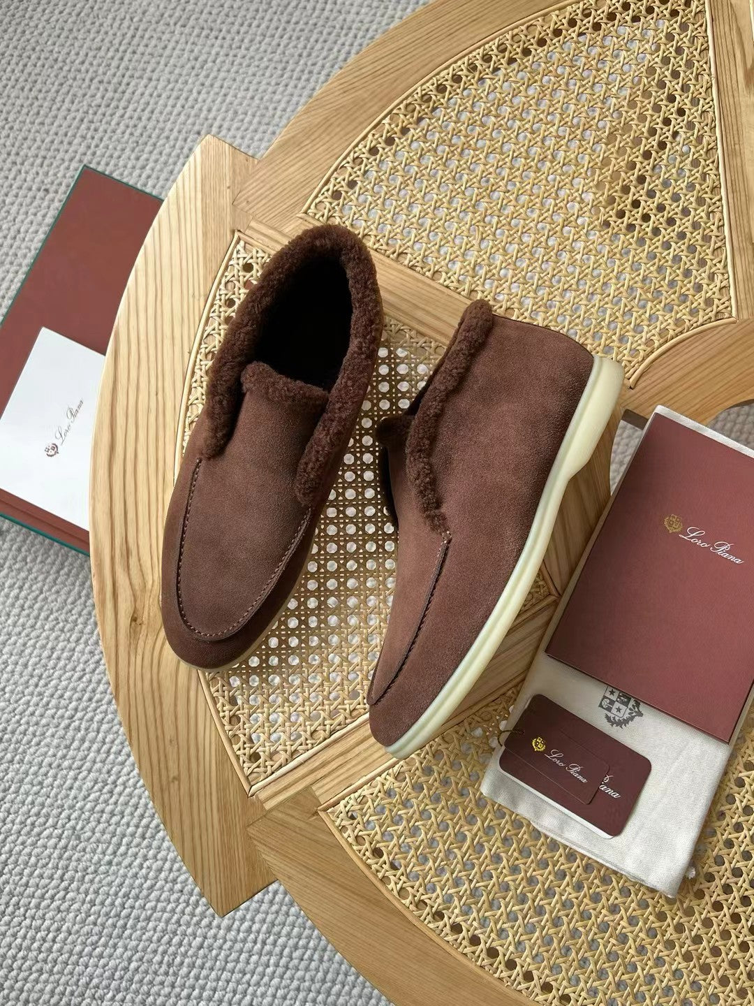 Loro Piana – Braune Velours-Hausschuhe mit Innenfutter