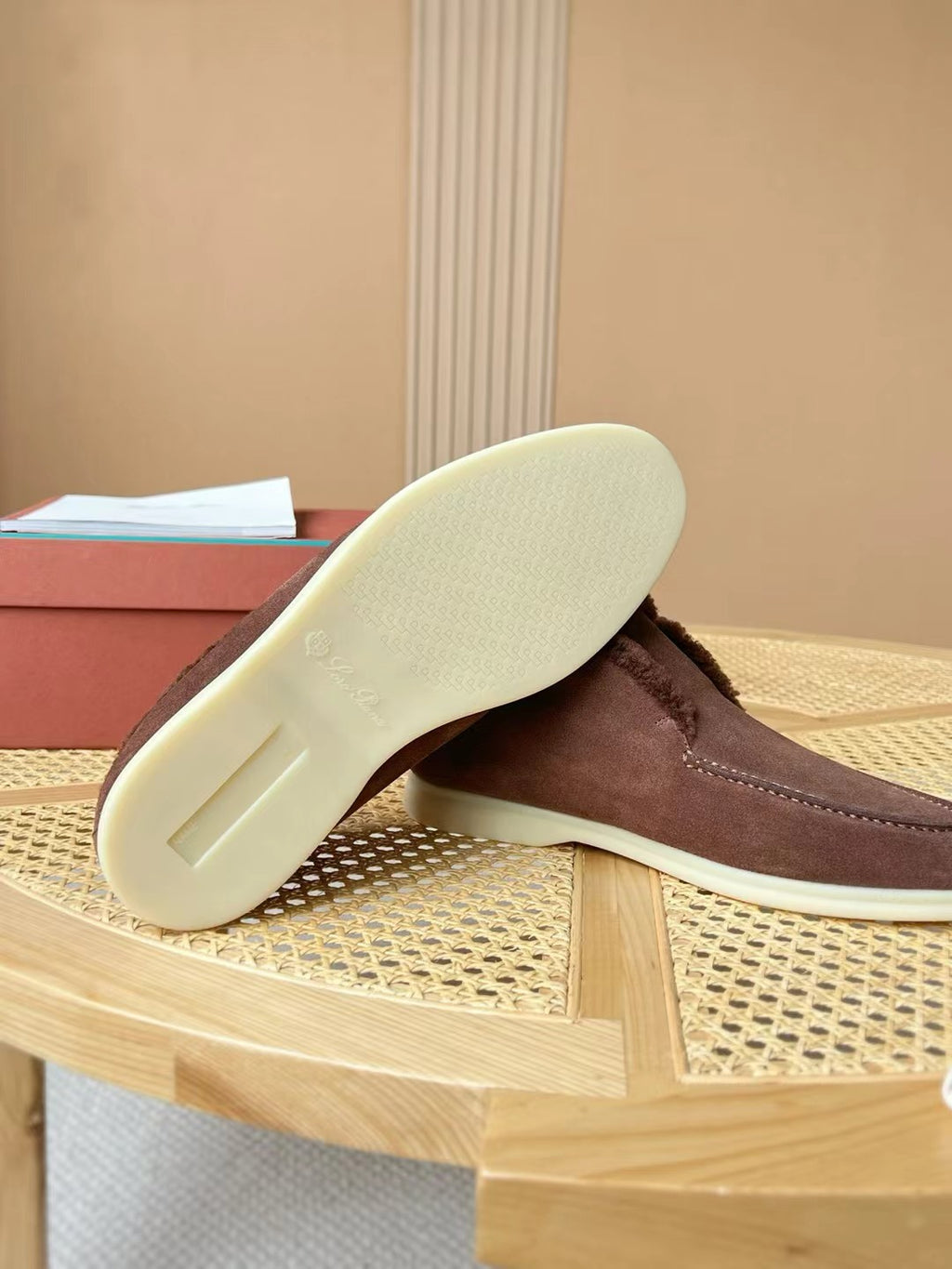 Loro Piana – Braune Velours-Hausschuhe mit Innenfutter